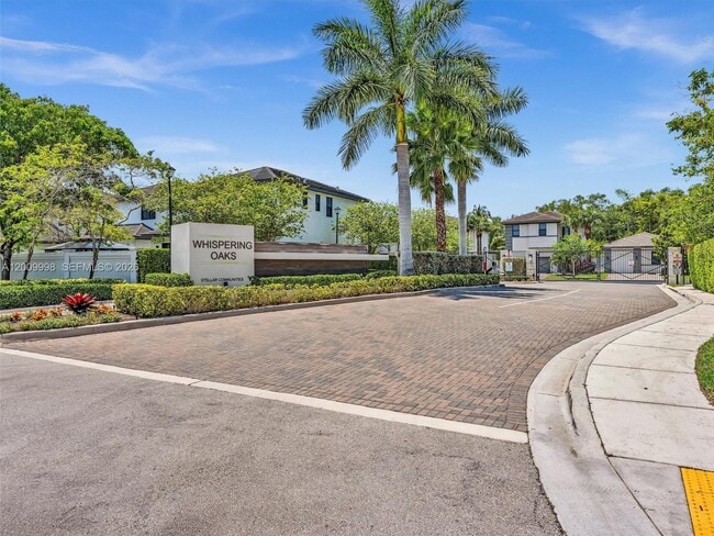 4920 Whispering Way in Fort Lauderdale, FL - Building Photo - Building Photo