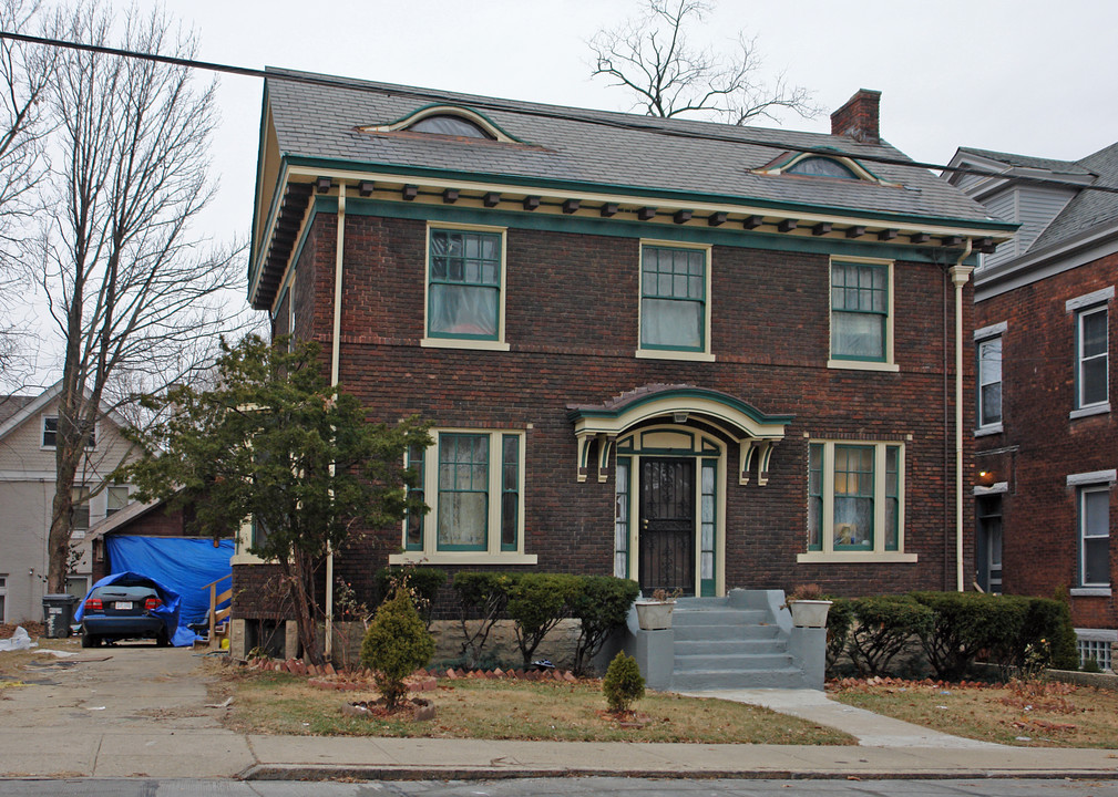 2807 Highland Ave in Cincinnati, OH - Building Photo