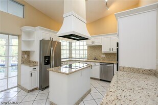1040 Moon Lake Dr in Naples, FL - Building Photo