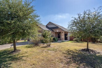 807 Big Sur Trail in Taylor, TX - Building Photo - Building Photo