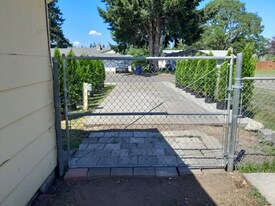 10708 102nd St SW in Tacoma, WA - Building Photo