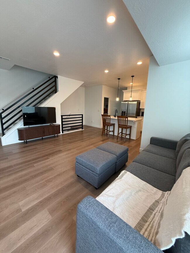 140 E Abbeville Ct in Sandy, UT - Building Photo - Building Photo