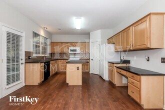 6147 Creekview Ct in Harrisburg, NC - Foto de edificio - Building Photo