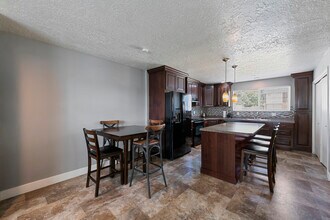 2215 W Bonniebrook Dr, Unit 2215 in Taylorsville, UT - Foto de edificio - Building Photo