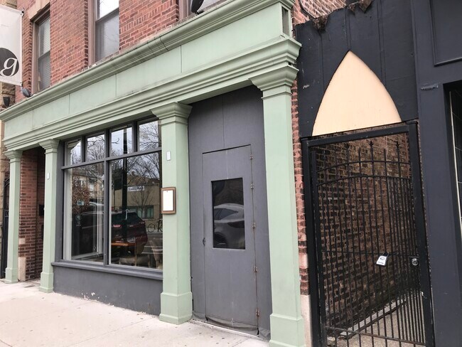 4535 N Lincoln Ave, Unit 2 in Chicago, IL - Building Photo - Building Photo
