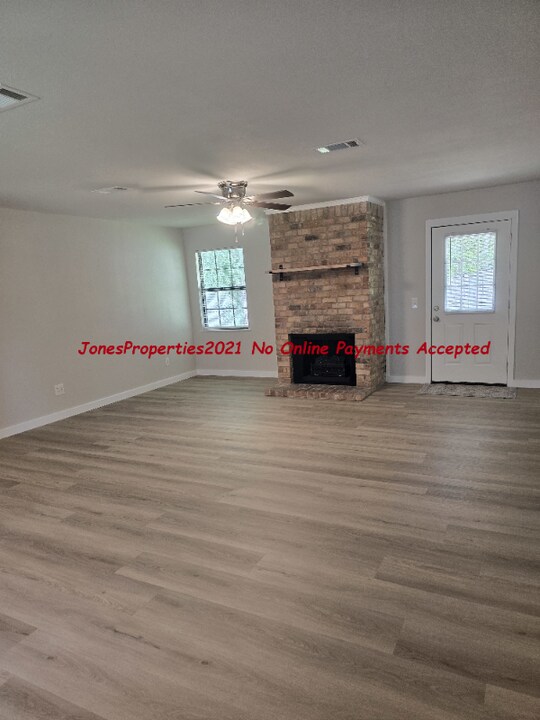 1318 Crooked Creek Dr in Lufkin, TX - Building Photo