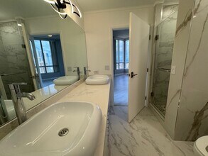 725 Kapiolani Blvd, Unit 2602 in Honolulu, HI - Foto de edificio - Building Photo