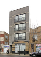 2046 W Devon Ave in Chicago, IL - Foto de edificio - Building Photo