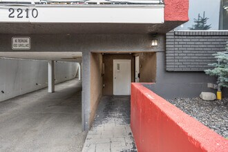 Bankview Hill Apartments in Calgary, AB - Building Photo - Building Photo