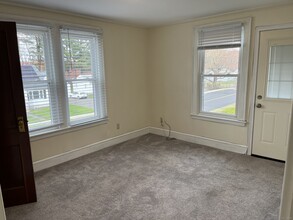 92 Tomlinson Ave in Plainville, CT - Building Photo - Building Photo