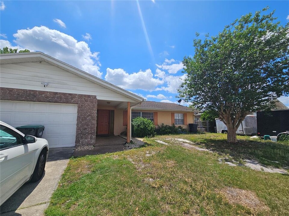 10114 Brownwood Ave in Orlando, FL - Foto de edificio