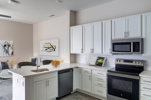 Acclaim at Greenbrier Apartments