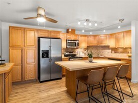 13511 97th Ave E, Unit 304 in Puyallup, WA - Building Photo