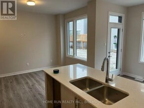 379 Les Emmerson Dr in Ottawa, ON - Building Photo - Building Photo