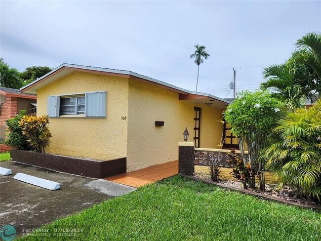 1108 NE 2nd Ct in Hallandale Beach, FL - Building Photo - Building Photo