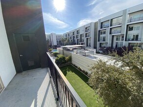 2735 W Pebble Rd in Las Vegas, NV - Building Photo - Building Photo