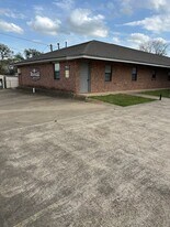 911 W 16th St in Mount Pleasant, TX - Building Photo