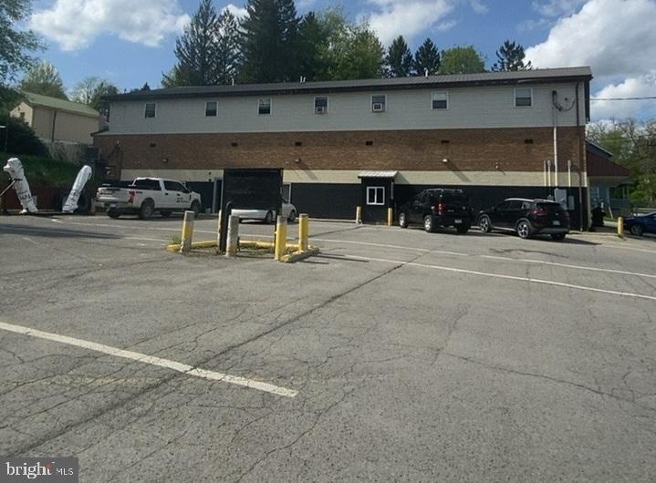 124 Chestnut St in Kingwood, WV - Building Photo