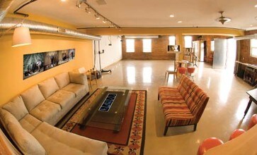 301-307 E Court Ave in Des Moines, IA - Building Photo - Interior Photo