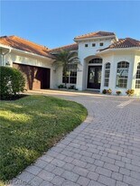 5031 Rustic Oaks Cir in Naples, FL - Building Photo