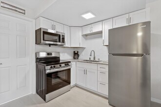 2305 Tamarind Dr in Fort Pierce, FL - Building Photo - Building Photo