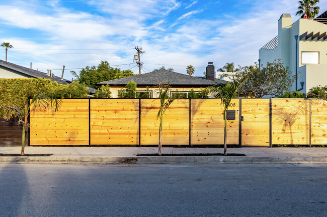 2408 Boone Ave in Venice, CA - Building Photo - Building Photo