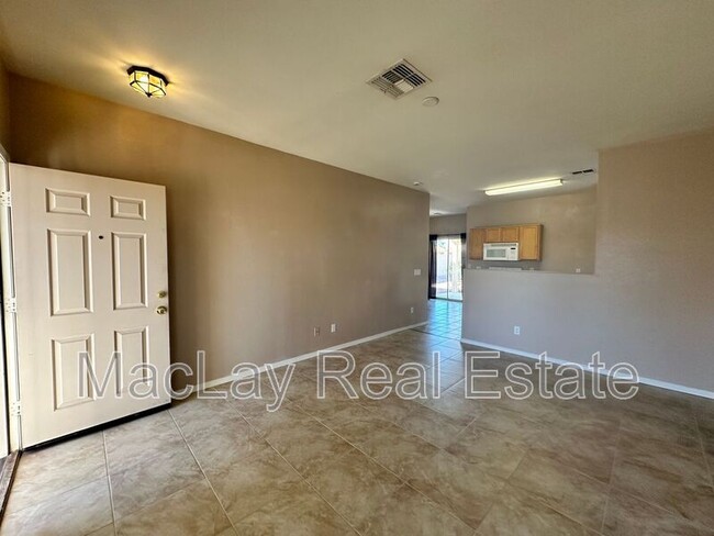 14118 N 132nd Ln in Surprise, AZ - Foto de edificio - Building Photo