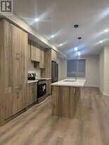 24 Lewis Craigie Ln in Markham, ON - Building Photo