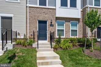 15027 Jaxton Sq Ln in Haymarket, VA - Building Photo - Building Photo