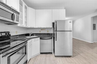 1622 Bay Rd in Miami Beach, FL - Building Photo - Building Photo