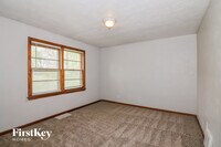 10512 E 69th St photo'