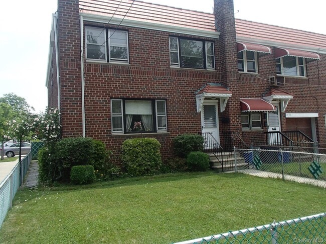 property at 10-01-10154 154th St