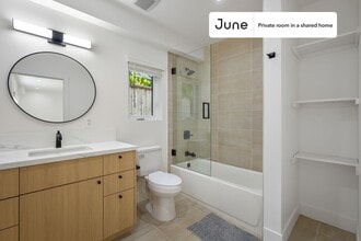 Room in Shared 3 bed/2 bath home in Los Angeles, CA - Building Photo - Building Photo