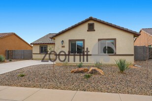 565 W Black Hawk Pl in Casa Grande, AZ - Building Photo