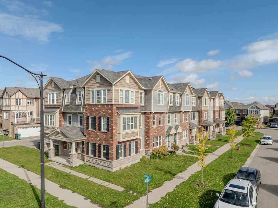 231 Remembrance Rd in Brampton, ON - Building Photo