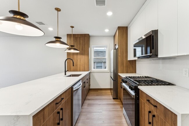 property at 84 Hollywood Ave