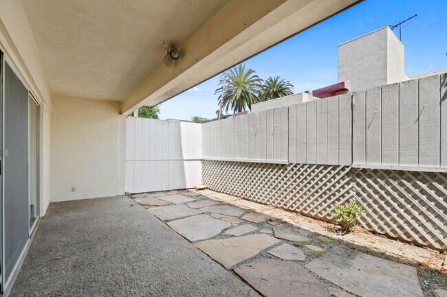 1002 12th St in Santa Monica in Santa Monica, CA - Building Photo - Building Photo