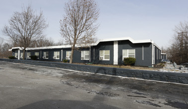 River by the Woods in Kansas City, KS - Foto de edificio - Building Photo