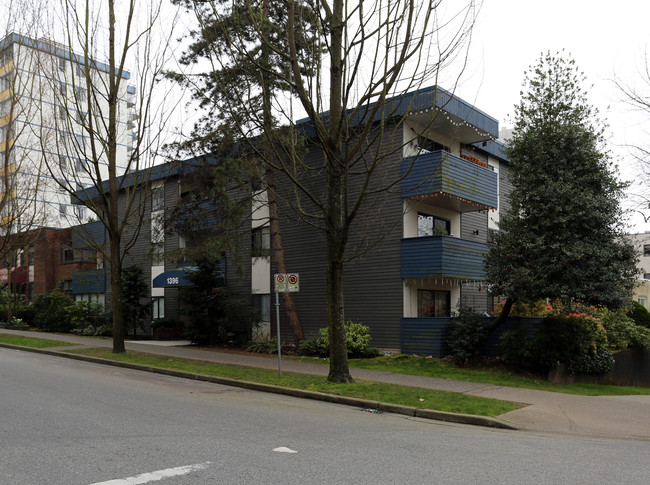 1396 Burnaby St in Vancouver, BC - Building Photo - Building Photo