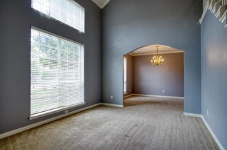 3913 Dunwich Dr in Richardson, TX - Foto de edificio - Building Photo