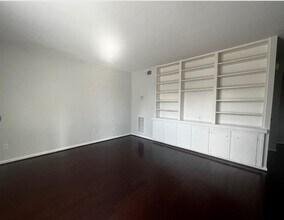 5123 Del Monte Dr in Houston, TX - Building Photo - Building Photo