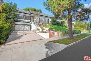 435 Dalehurst Ave in Los Angeles, CA - Building Photo