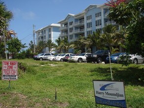 Pilots Cove Apartments in Deerfield Beach, FL - Foto de edificio - Building Photo