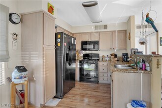 5196 Mandalay Springs Dr in Las Vegas, NV - Building Photo - Building Photo