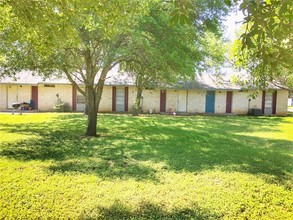 1806 Garner Field Rd in Uvalde, TX - Building Photo - Building Photo