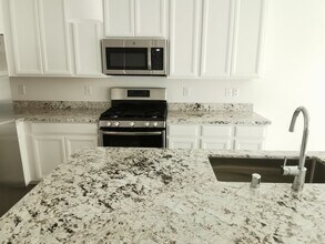 10755 Henesco Bay St in Las Vegas, NV - Building Photo - Building Photo