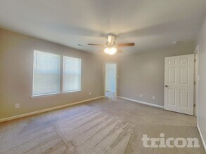 9835 Veronica Dr in Charlotte, NC - Foto de edificio - Building Photo