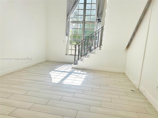 10901 N Kendall Dr in Miami, FL - Building Photo - Building Photo