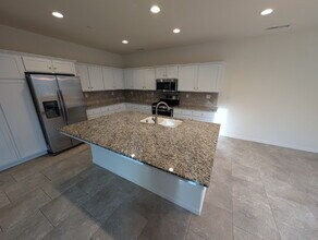 2348 Lombard Ln in Clovis, CA - Building Photo - Building Photo