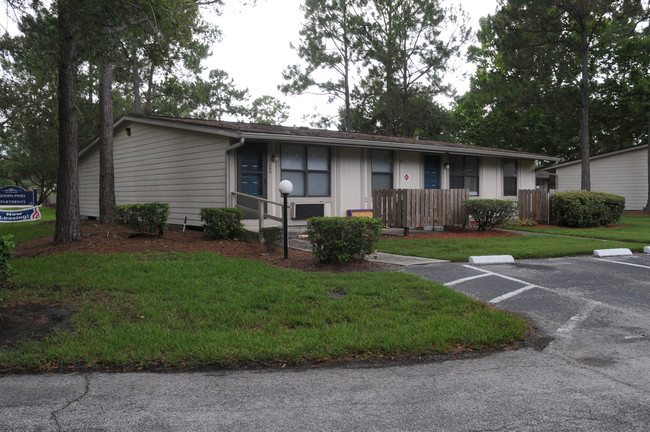 Hidden Pines Apartments in Casselberry, FL - Building Photo - Building Photo